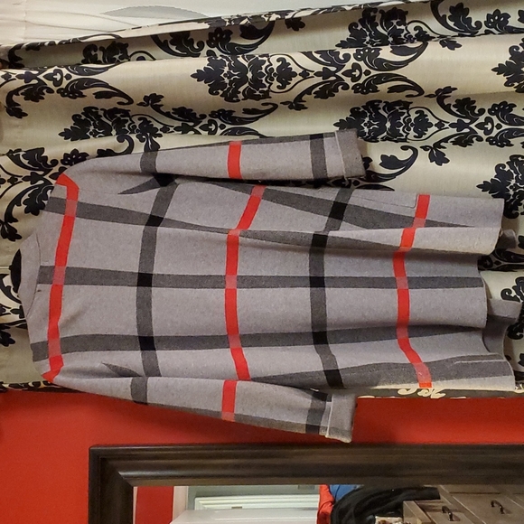 Gray plaid long sweater - Picture 2 of 3